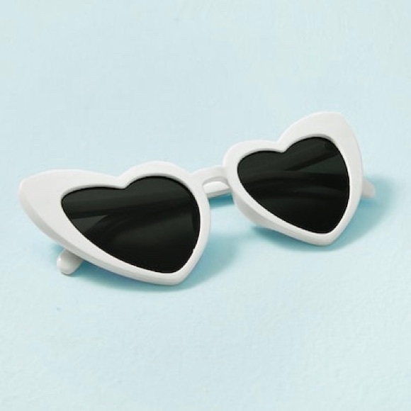 ☆ heart framed cat eye sunglasses ☆ - Picture 3 of 4
